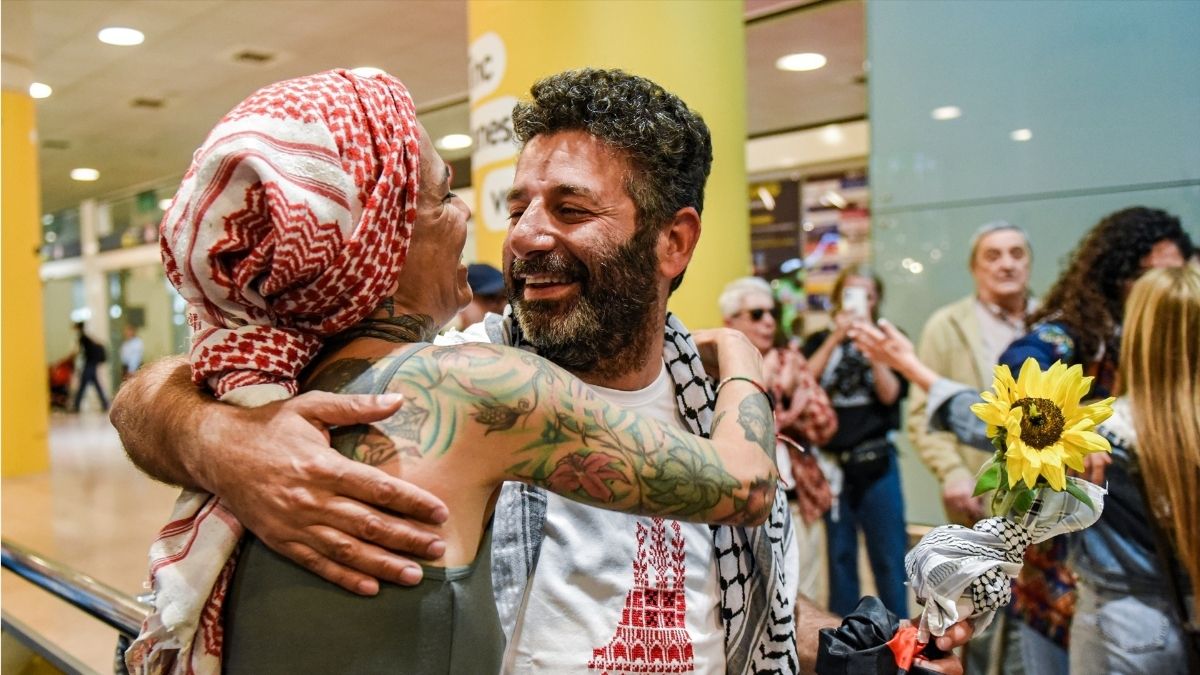 El activista español de la Flotilla aterriza en Barcelona: «Volveré a hacer las maletas»
