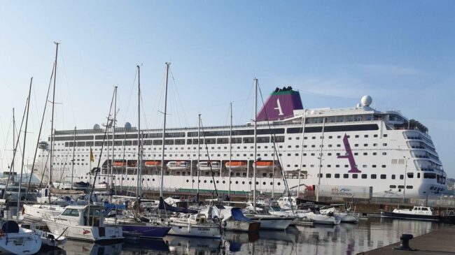 El crucero aislado por un brote de gastroenteritis llega este sábado a La Coruña