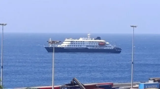 La OMS identifica un segundo caso de hantavirus en el crucero y cinco sospechosos