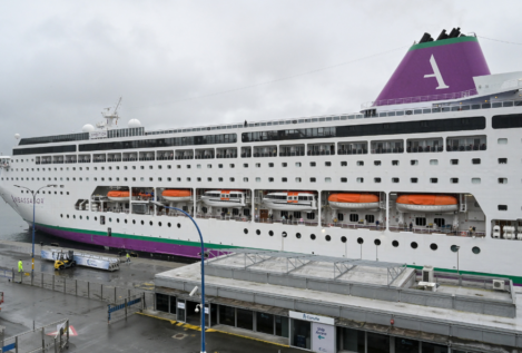Atraca en La Coruña el crucero afectado por un brote de norovirus