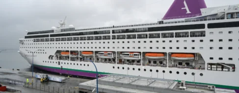 Atraca en La Coruña el crucero afectado por un brote de norovirus