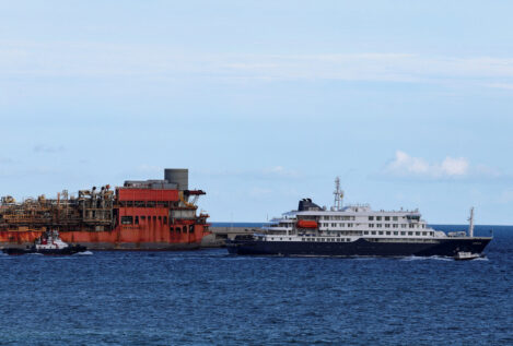 Última hora del crucero con el brote de hantavirus, en directo | El barco abandona Tenerife tras desembarcar a los pasajeros
