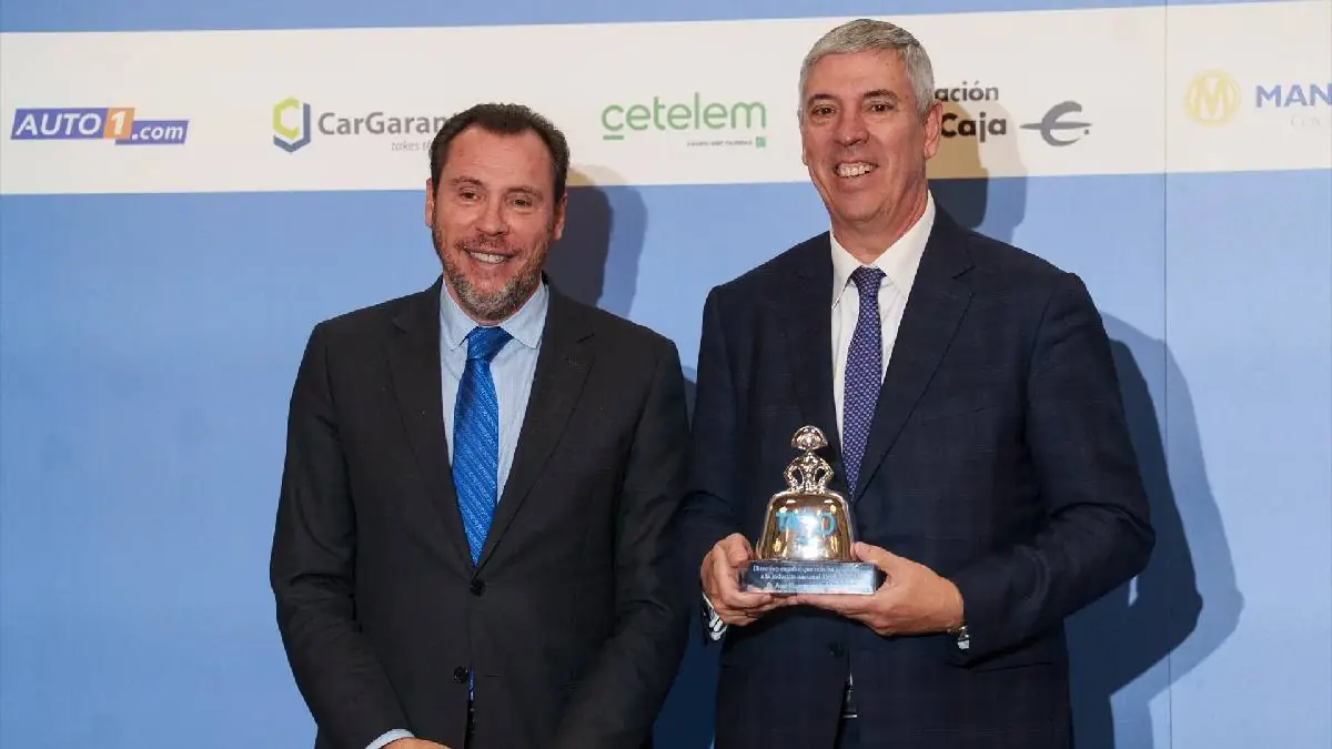De los Mozos fía su continuidad en Indra a su amistad con Óscar López y Óscar Puente