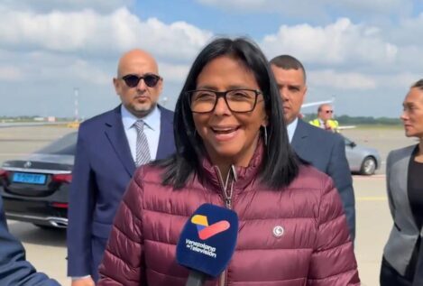 Delcy Rodríguez llega a La Haya para defender los intereses de Venezuela en disputa fronteriza