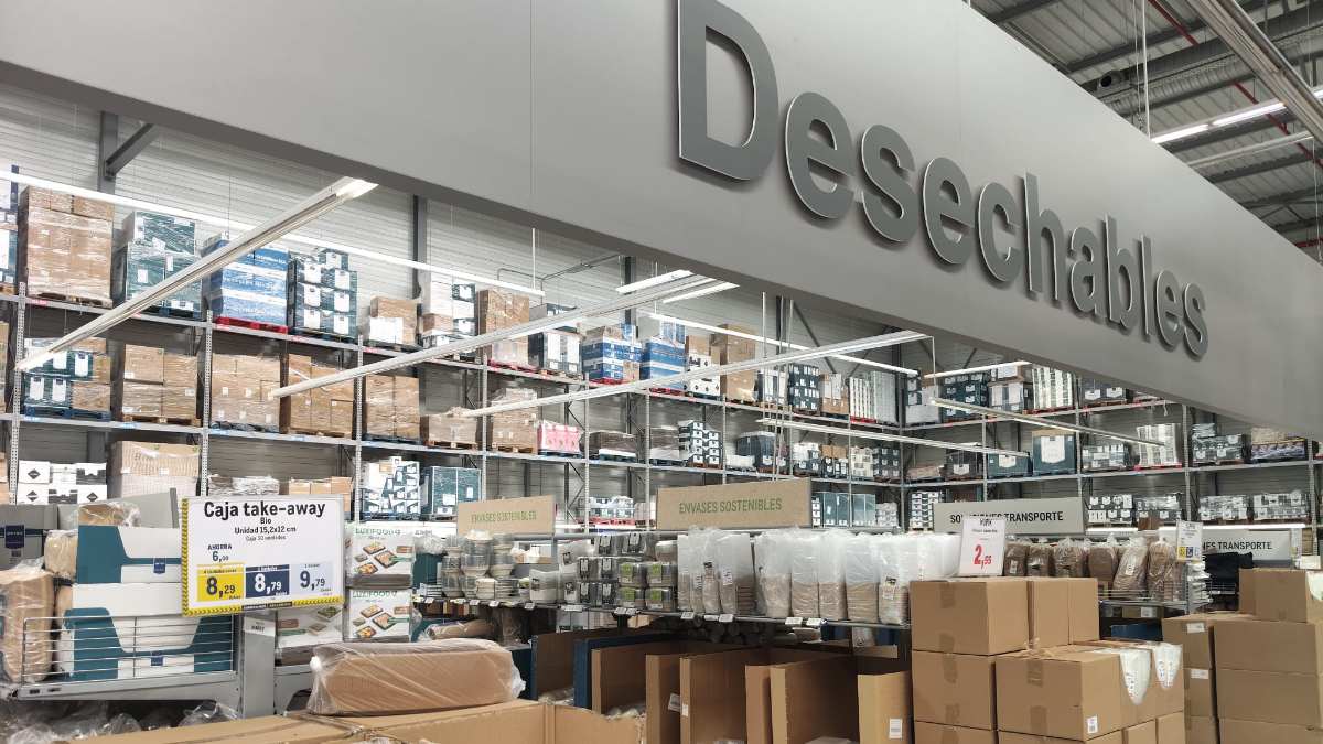 El ‘boom’ del ‘delivery’ triplica las ventas de envases desechables en Makro desde 2023