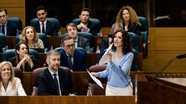 Ayuso ataca al PSOE tras sus días en México: «Nosotros no viajamos con prostitutas»