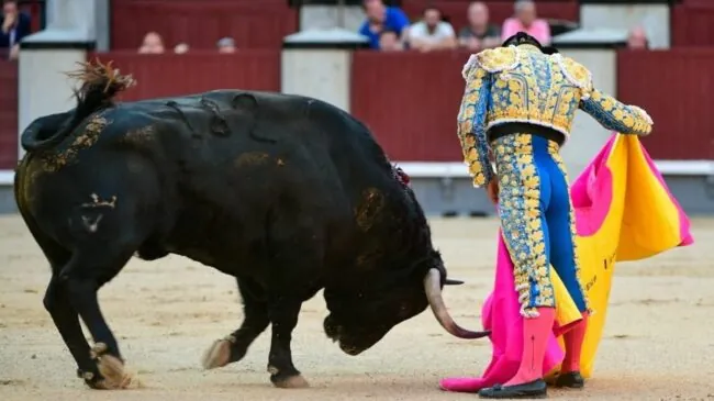 El exquisito toreo de Diego Urdiales toca el cielo de Madrid con un canto a la elegancia