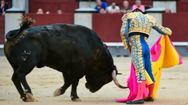 El exquisito toreo de Diego Urdiales toca el cielo de Madrid con un canto a la elegancia