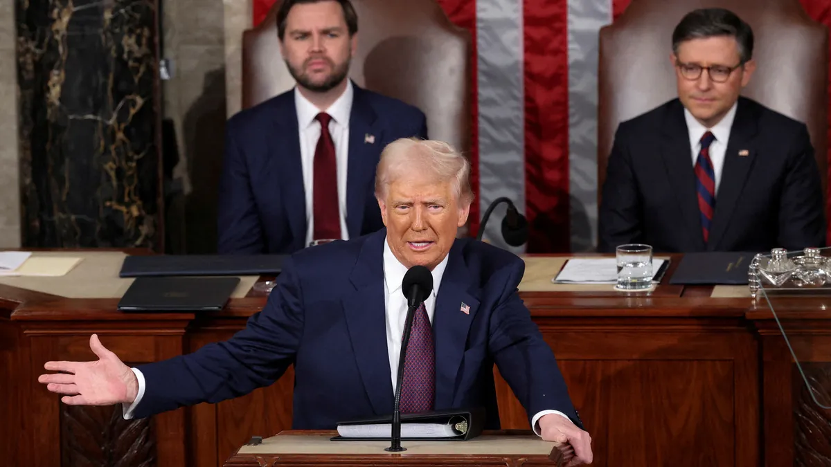 Trump anuncia una reunión con su equipo para tomar una «decisión final» sobre Irán