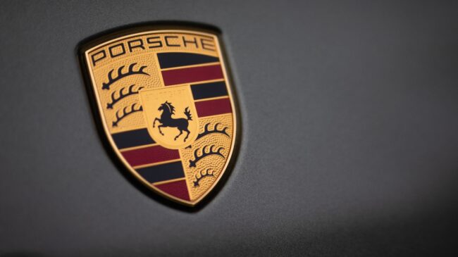 Porsche recorta 500 empleos y abandona el vehículo eléctrico