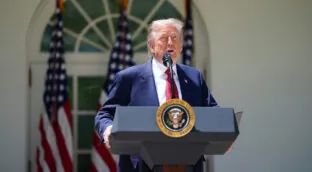 Trump anuncia que suspende un ataque contra Irán a petición de sus aliados árabes
