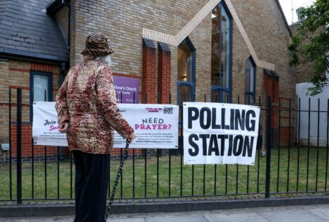 Elecciones locales y regionales en Reino Unido: Starmer se la juega frente al repunte de Farage