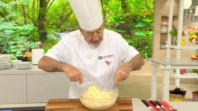 Karlos Arguiñano (77 años) lo confirma: la ensaladilla rusa tradicional está bien, pero pasa a ser una 'cena 10' si la pones en estas cortezas