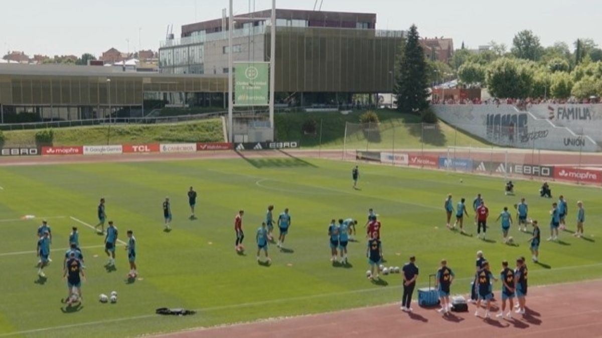 Locura con España: la selección se da un baño de masas en su primer entrenamiento