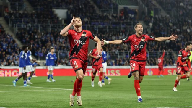 El Rayo Vallecano hace historia y jugará su primera final europea tras ganar al Estrasburgo