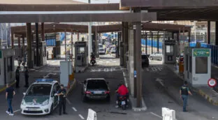 Un exsenador marroquí pide a Mohamed VI recuperar el acceso sin visado a Melilla