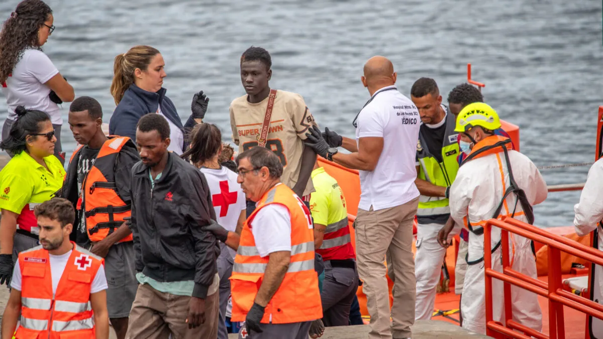 España recibió 3,8 millones de inmigrantes en diez años, pero un millón de españoles se fue