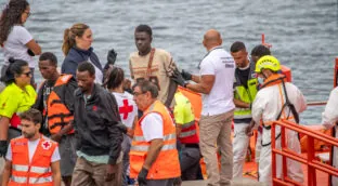 España recibió 3,8 millones de inmigrantes en diez años, pero un millón de españoles se fue