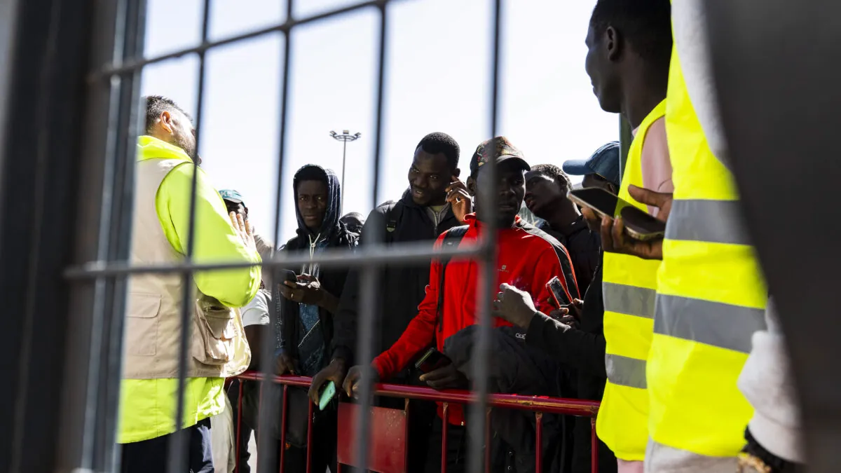 España lidera la inmigración y la emigración en la UE, y está a la cola en natalidad