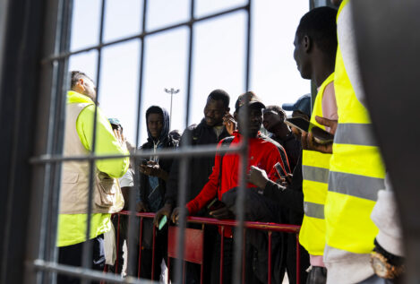 España lidera la inmigración y la emigración en la UE, y está a la cola en natalidad
