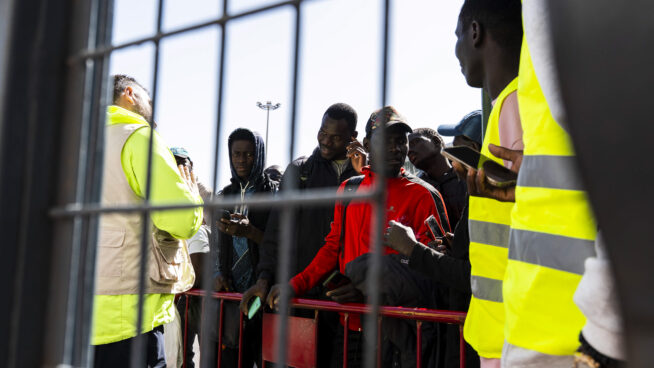 España lidera la inmigración y la emigración en la UE, y está a la cola en natalidad