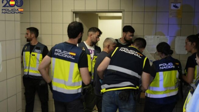 La Policía expulsa a 21 multirreincidentes extranjeros que operaban en Barcelona