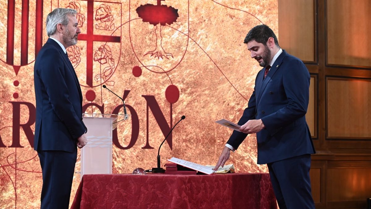 Los consejeros del Gobierno de Aragón toman posesión y Azcón les reclama «prudencia»