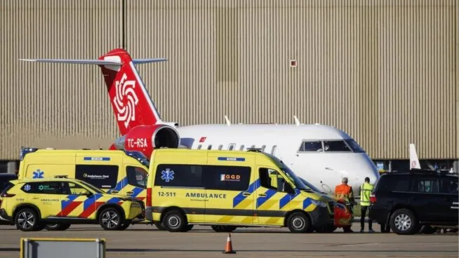 Última hora del crucero con el brote de hantavirus, en directo | 30 personas desembarcaron en Santa Elena tras la primera muerte