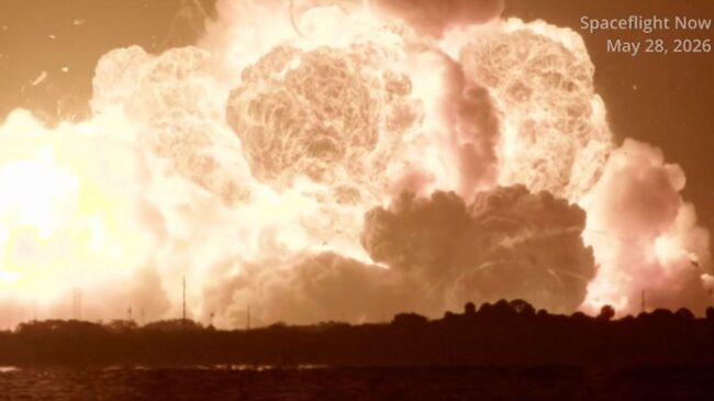 La impresionante explosión de un cohete de la empresa de Jeff Bezos antes de despegar