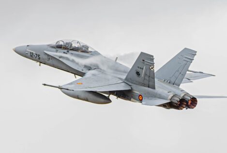 Los F-18 españoles operan desde carreteras finlandesas en unas maniobras de la OTAN