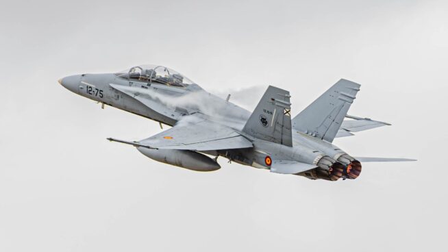 Los F-18 españoles operan desde carreteras finlandesas en unas maniobras de la OTAN