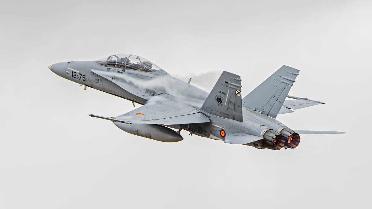Los F-18 españoles operan desde carreteras finlandesas en unas maniobras de la OTAN