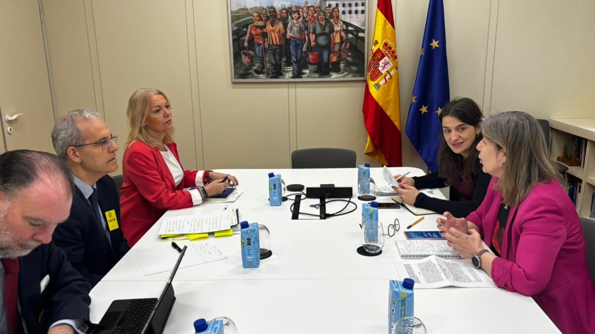 El Gobierno se olvida de los alcaldes e incumple su promesa de dar dinero para la regularización