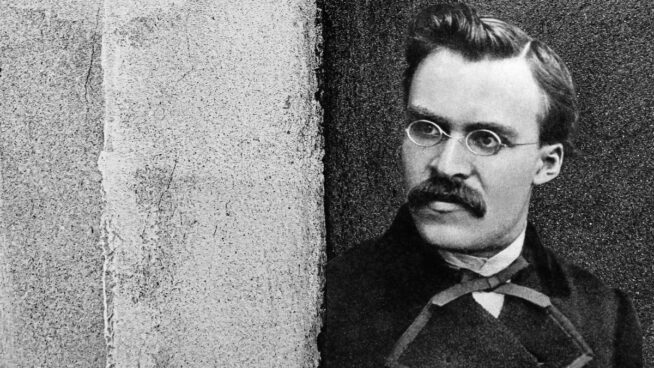 Nietzsche, filósofo, ya advirtió del precio que pagan los que piensan diferente: «El que ve más allá termina por no encajar en ninguna parte»
