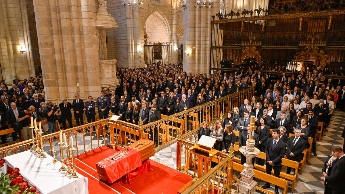 Murcia da un multitudinario adiós a su alcalde, José Ballesta, en la catedral