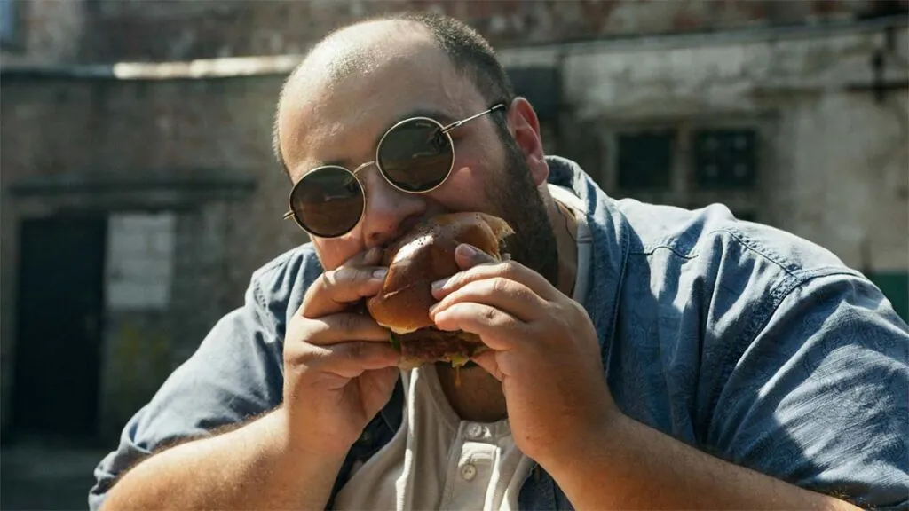 hombre-comer-hamburguesa