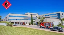 Dos ingresados y diez trabajadores atendidos tras un incendio en el Hospital de Torrevieja