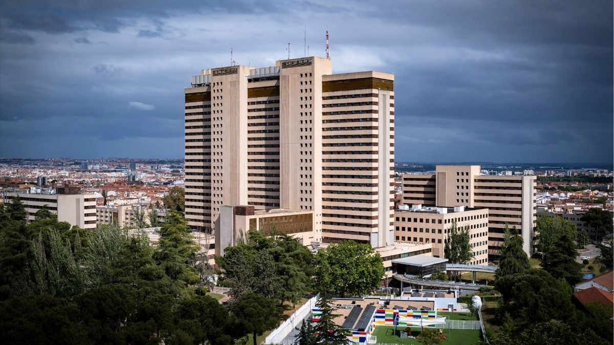 El español ingresado en el Gómez Ulla por hantavirus continúa con síntomas, pero estable