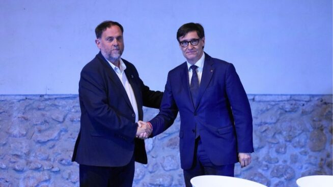Illa y Junqueras firman su pacto sobre presupuestos catalanes a la espera de Comuns