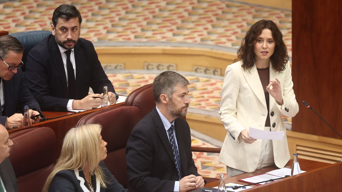 Ayuso tilda a Zapatero de «padrino» del PSOE: «Sánchez los puso para mantener la mafia»