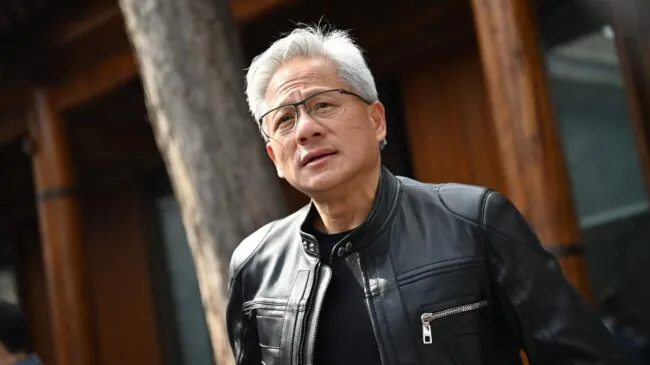 El CEO de Nvidia se suma a la comitiva de ejecutivos que acompaña a Trump a China