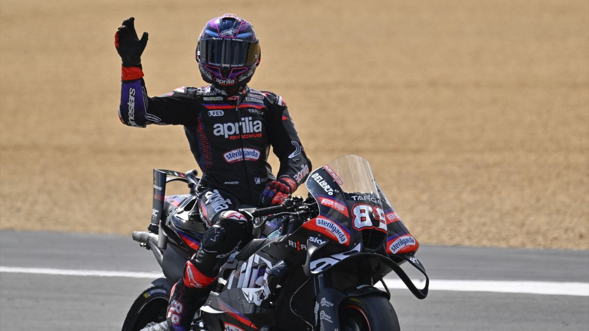 Jorge Martín firma un épico triunfo al ‘sprint’ y Marc Márquez se vuelve a ir al suelo