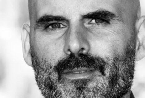 José Carlos Ruiz (51), filósofo cordobés: «La felicidad no consiste en tenerlo todo, sino en aprender a necesitar menos para vivir con menos ruido interior»