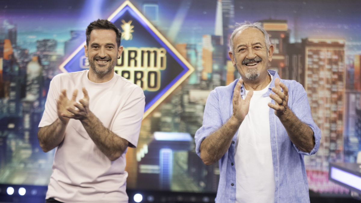 La nevera de Joseba Arguiñano en su casa de Zarauz: «No hay caos; lo que nunca falta es un bote de caldo casero y un buen queso del país»