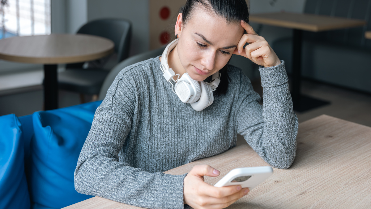 Chatbots en vez de psicólogos: los jóvenes europeos usan la IA como terapia