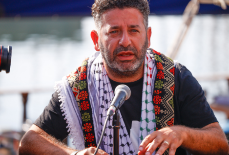 Un tribunal de Israel prorroga seis días la detención del activista español de la flotilla