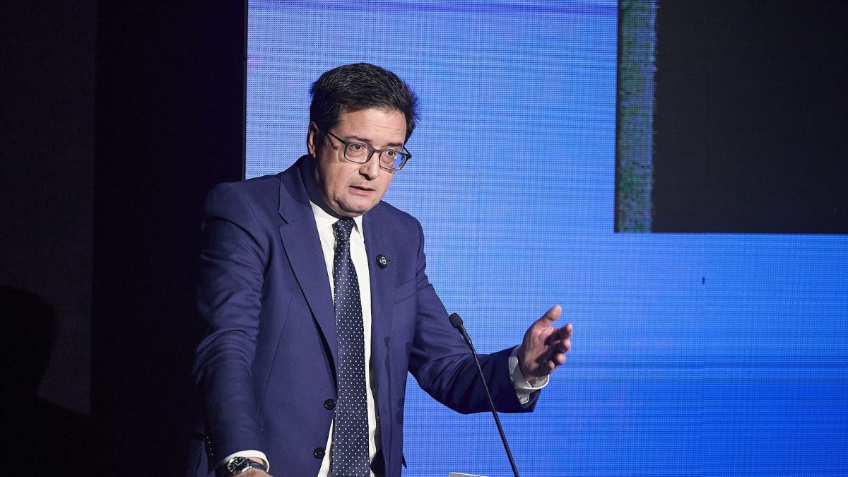 Óscar López acusa a Ayuso de ir a México «a provocar» y a «hacer el ridículo»
