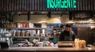 Del kilo de acelgas al taco de autor: la vida secreta de los mercados