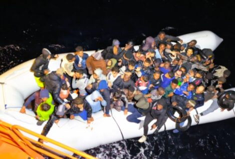 Canarias recibe este domingo a más de 150 inmigrantes a bordo de dos embarcaciones