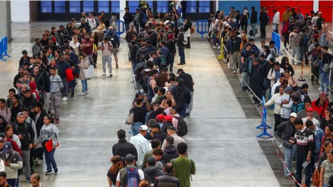 Giro en la inmigración en España: los mayores de 54 años son el colectivo que más aumenta